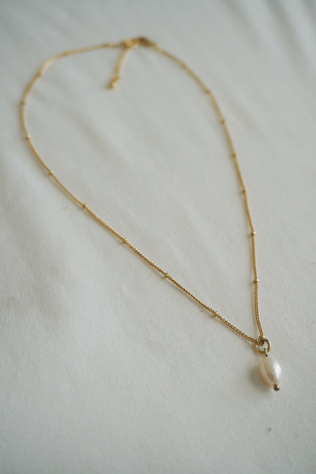 “Pure” pearl necklace