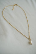 “Pure” pearl necklace